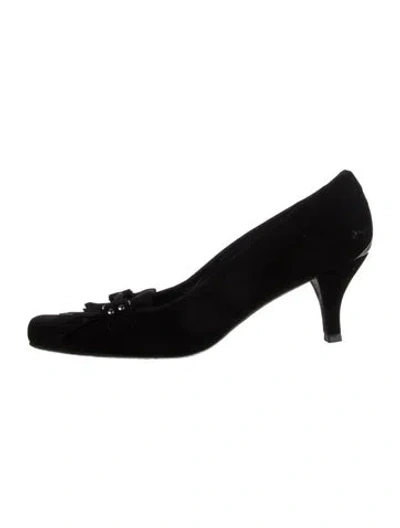 Pre-owned Stuart Weitzman Suede Pumps In Black