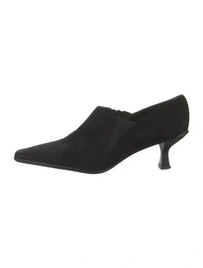 Pre-owned Stuart Weitzman Suede Pumps In Black