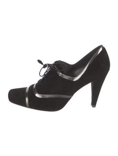 Pre-owned Stuart Weitzman Suede Pumps In Black