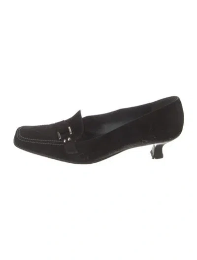 Pre-owned Stuart Weitzman Suede Pumps In Black