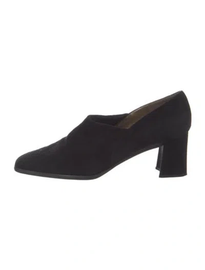 Pre-owned Stuart Weitzman Suede Pumps In Black