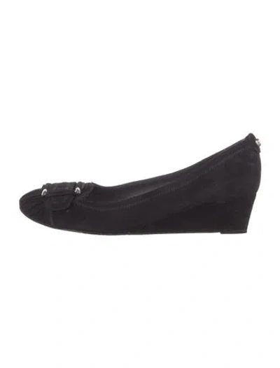 Pre-owned Stuart Weitzman Suede Pumps In Black