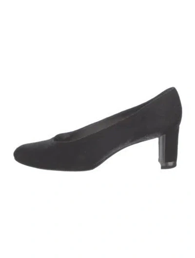 Pre-owned Stuart Weitzman Suede Pumps In Black