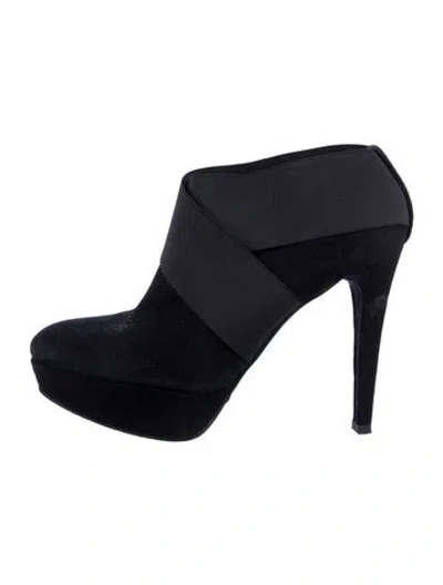 Pre-owned Stuart Weitzman Suede Pumps In Black