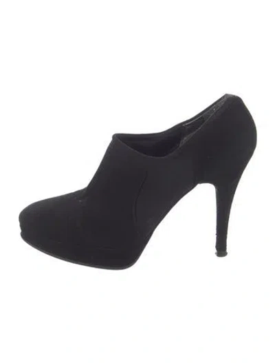 Pre-owned Stuart Weitzman Suede Pumps In Black