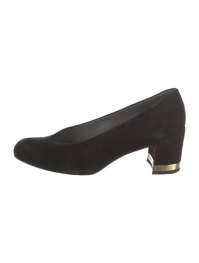 Pre-owned Stuart Weitzman Suede Pumps In Black