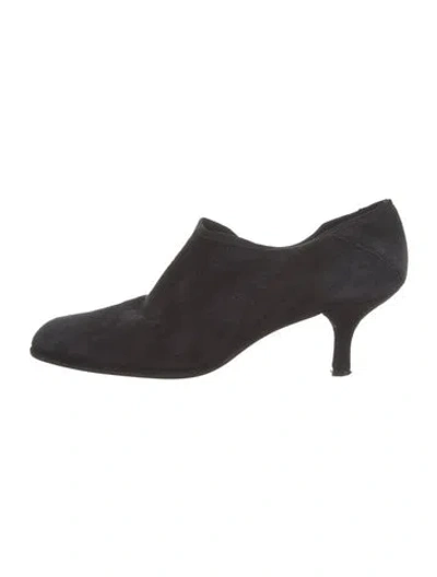 Pre-owned Stuart Weitzman Suede Pumps In Black