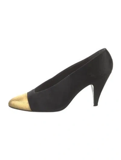 Pre-owned Stuart Weitzman Suede Pumps In Black