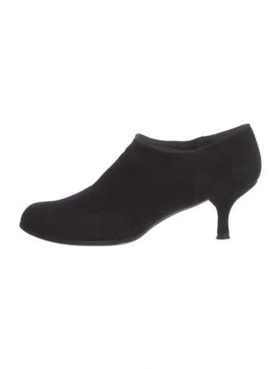 Pre-owned Stuart Weitzman Suede Pumps In Black