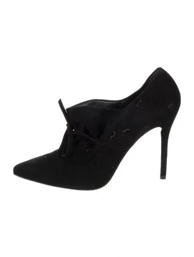 Pre-owned Stuart Weitzman Suede Pumps In Black