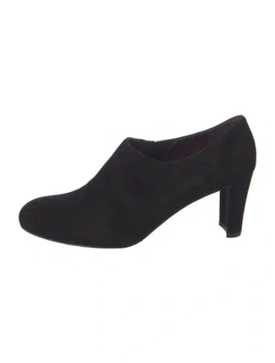 Pre-owned Stuart Weitzman Suede Pumps In Black