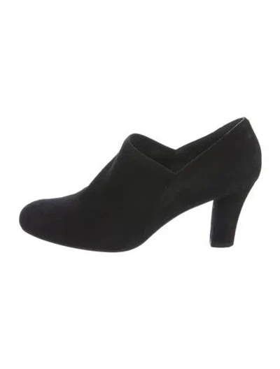 Pre-owned Stuart Weitzman Suede Pumps In Black