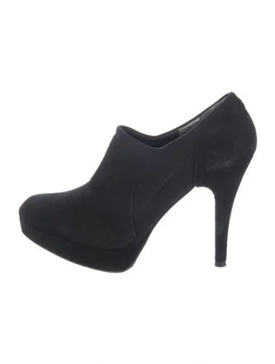 Pre-owned Stuart Weitzman Suede Pumps In Black