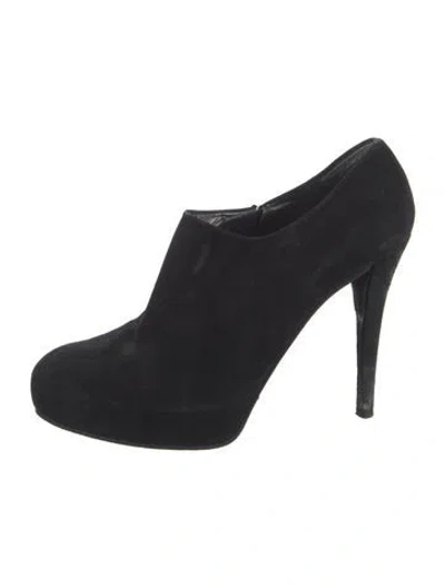 Pre-owned Stuart Weitzman Suede Pumps In Black
