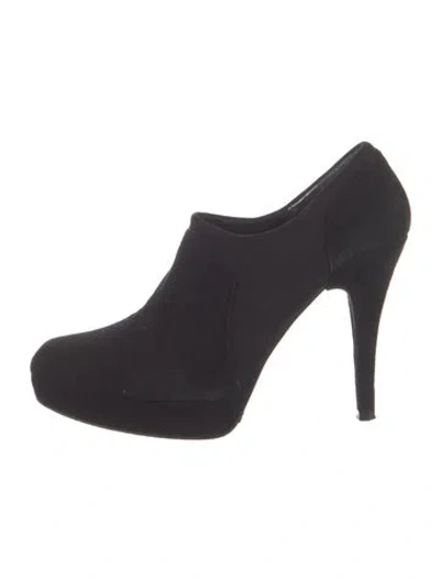 Pre-owned Stuart Weitzman Suede Pumps In Black