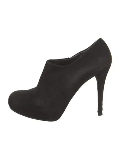 Pre-owned Stuart Weitzman Suede Pumps In Black