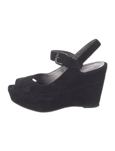 Pre-owned Stuart Weitzman Suede Pumps In Black