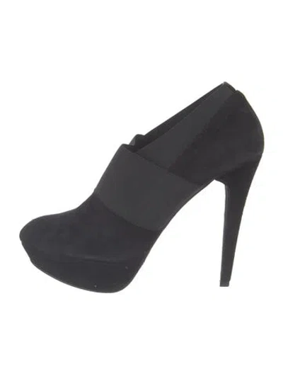 Pre-owned Stuart Weitzman Suede Pumps In Black