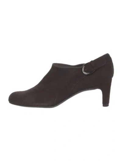 Pre-owned Stuart Weitzman Suede Pumps In Brown