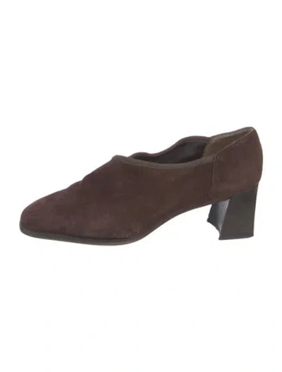 Pre-owned Stuart Weitzman Suede Pumps In Brown