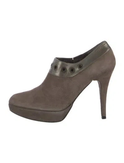 Pre-owned Stuart Weitzman Suede Pumps In Brown