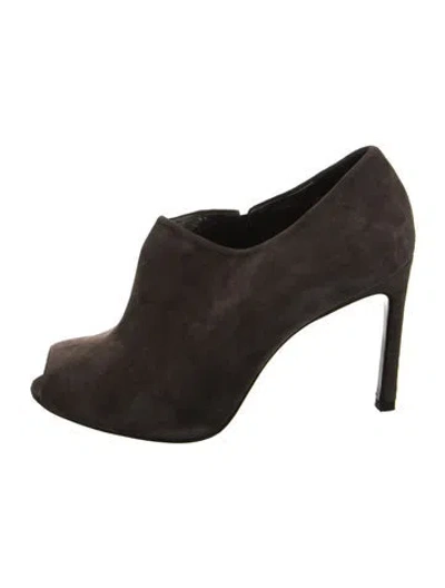 Pre-owned Stuart Weitzman Suede Pumps In Brown