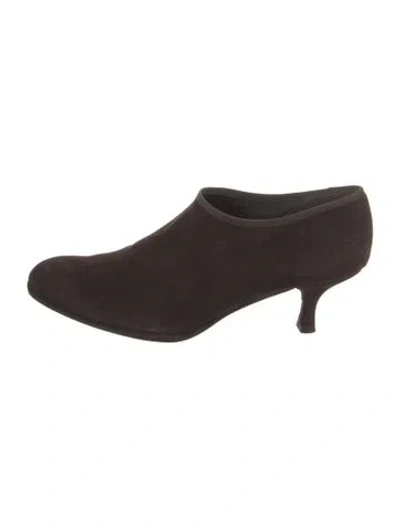 Pre-owned Stuart Weitzman Suede Pumps In Brown