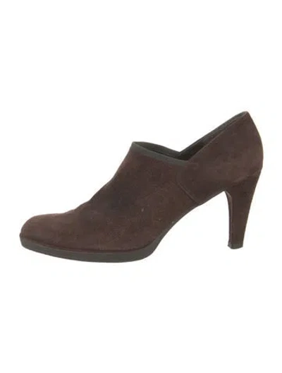 Pre-owned Stuart Weitzman Suede Pumps In Brown