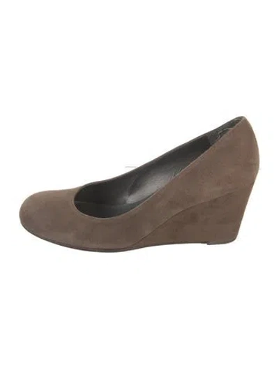 Pre-owned Stuart Weitzman Suede Pumps In Brown