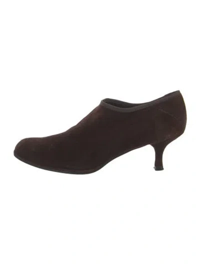 Pre-owned Stuart Weitzman Suede Pumps In Brown