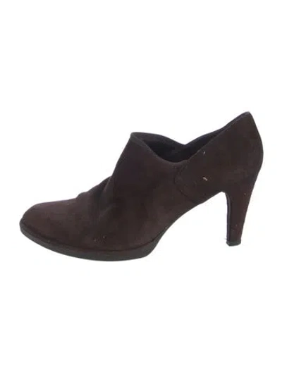 Pre-owned Stuart Weitzman Suede Pumps In Brown