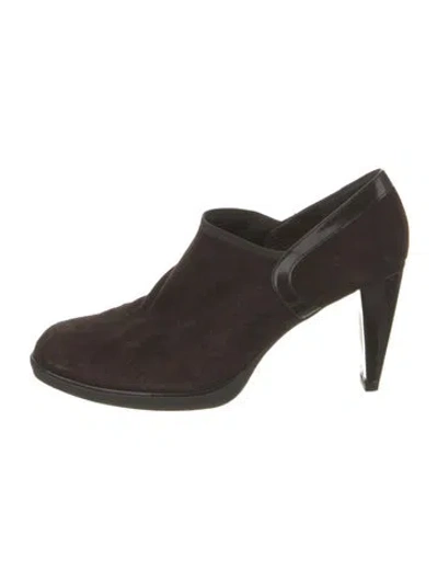 Pre-owned Stuart Weitzman Suede Pumps In Brown