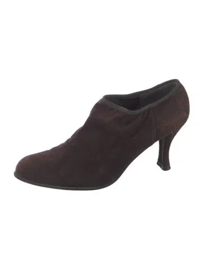 Pre-owned Stuart Weitzman Suede Pumps In Brown