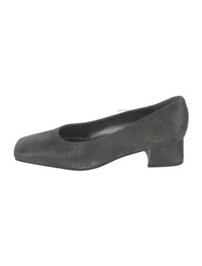 Pre-owned Stuart Weitzman Suede Pumps In Gray
