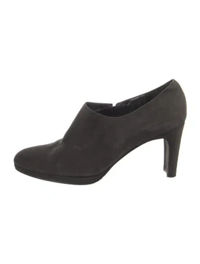 Pre-owned Stuart Weitzman Suede Pumps In Gray