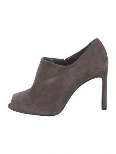 Pre-owned Stuart Weitzman Suede Pumps In Gray