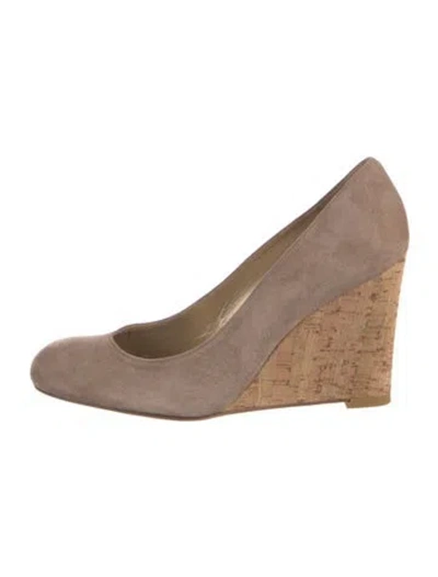 Pre-owned Stuart Weitzman Suede Pumps In Neutral