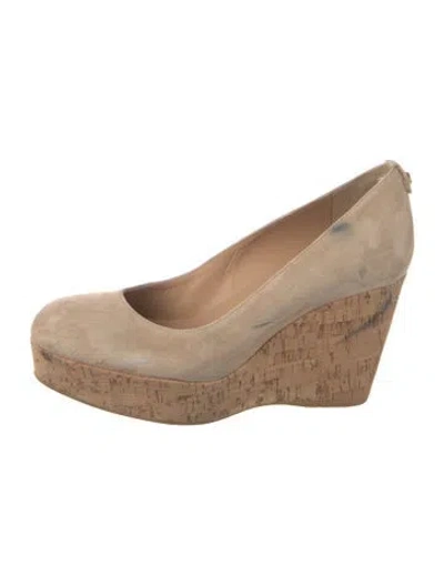 Pre-owned Stuart Weitzman Suede Pumps In Neutral