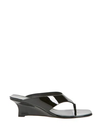 Stuart Weitzman Thong Sandals In Black
