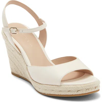 Stuart Weitzman Tia Wedge Sandal In White