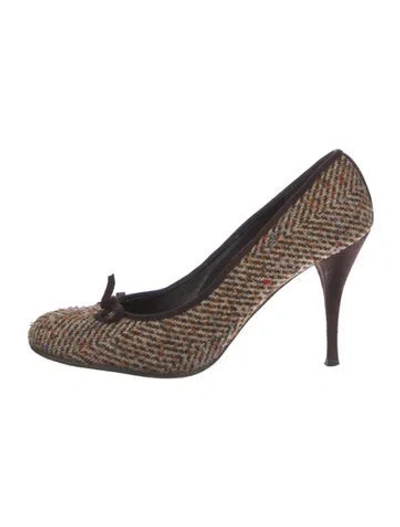Pre-owned Stuart Weitzman Tweed Printed Pumps In Neutral