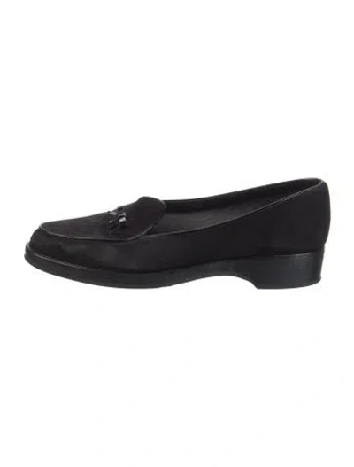 Pre-owned Stuart Weitzman Velvet Bow Accents Loafers In Black