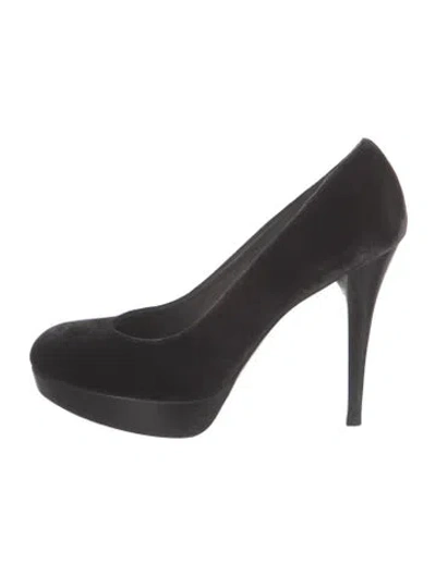 Pre-owned Stuart Weitzman Velvet Pumps In Black