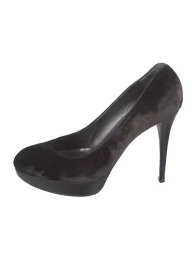 Pre-owned Stuart Weitzman Velvet Pumps In Black