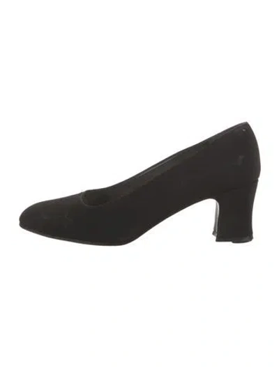 Pre-owned Stuart Weitzman Velvet Pumps In Black