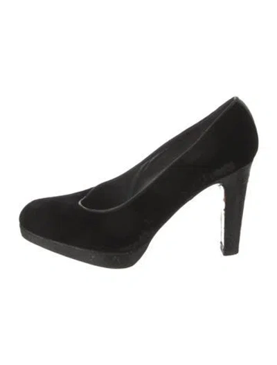 Pre-owned Stuart Weitzman Velvet Pumps In Black