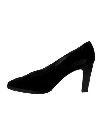 Pre-owned Stuart Weitzman Velvet Pumps In Black