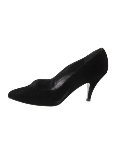 Pre-owned Stuart Weitzman Velvet Pumps In Black