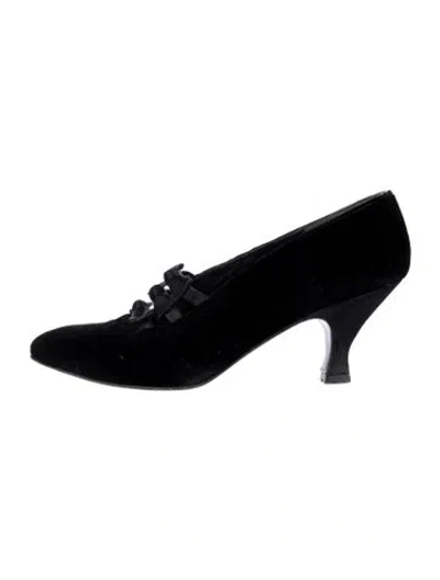 Pre-owned Stuart Weitzman Velvet Pumps In Black