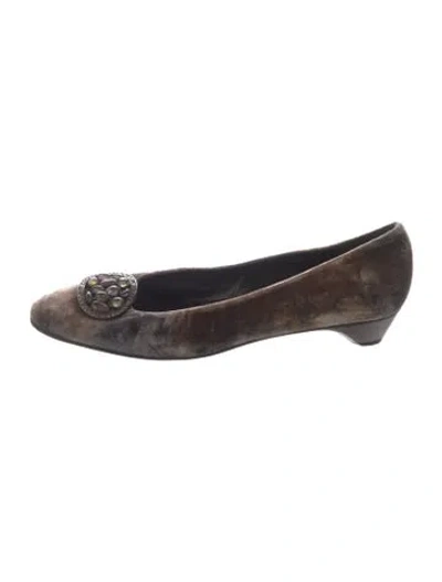 Pre-owned Stuart Weitzman Velvet Pumps In Grey